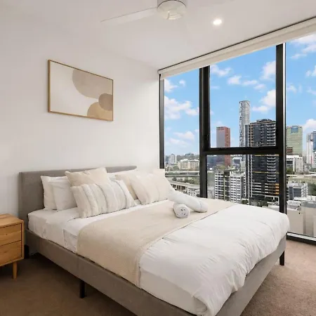 Level 22 Skyline Views With Sauna, Gym, Pool And Free Parking Brisbane