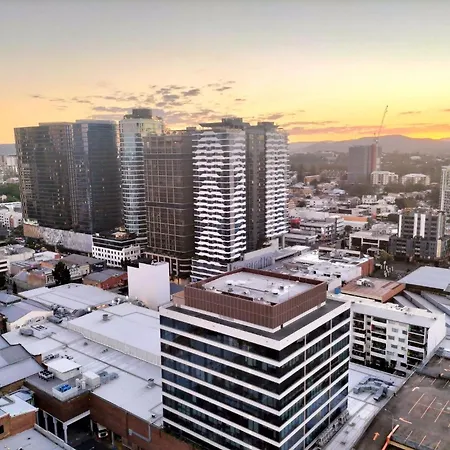 Apartment Luxe-valley 2br 2bath Infinity Pool Brisbane