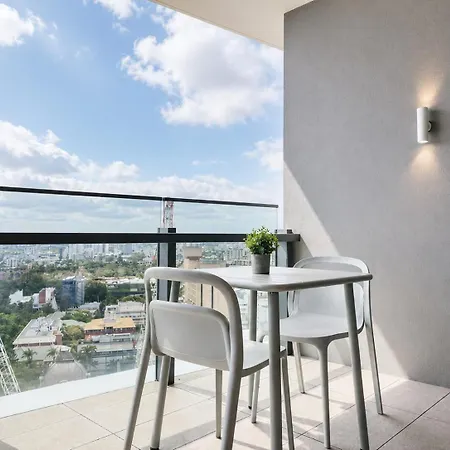 Apartment Skyline Poetry - Premium On The Star Bne -