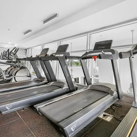 Entire Unit - 2 Pools - Sauna - Park - Cbd Views - Baby Ready *