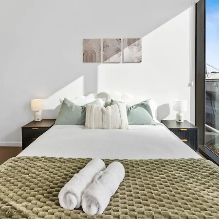 Walk To The Gabba With Rooftop Pool & Secure Carpark With Beautiful Views Apartment Brisbane