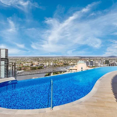 Apartment Modern 2br With River Views, Rooftop Pool, Parking *