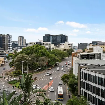Modern 2br With River Views, Rooftop Pool, Parking *