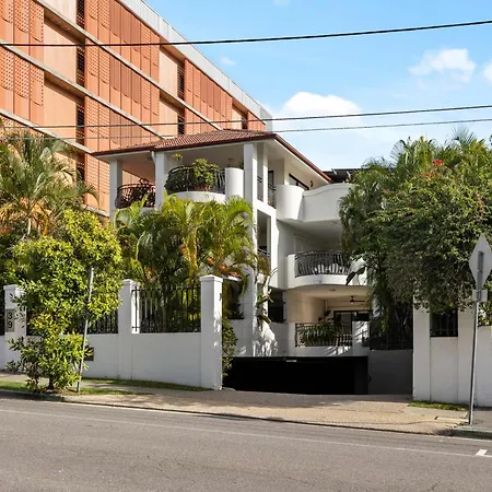 Spacious & Cozy 2br With Parking, Balcony & Wifi