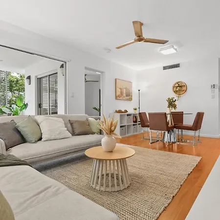 Bulimba Apartment - Ferry Access - Near Oxford St - Sleeps 8 - Baby & Work Ready Brisbane