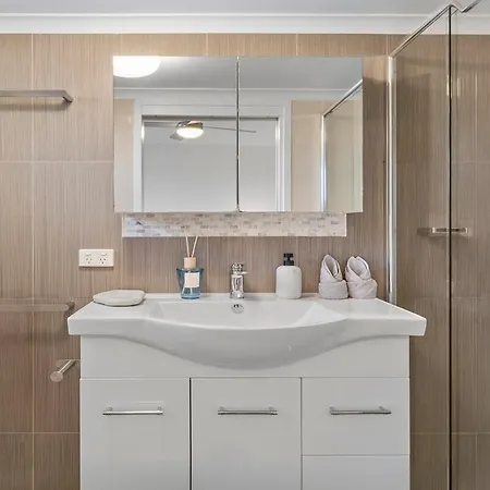 Penthouse Style - Story Bridge Views - Sleeps 8 - Baby Friendly Apartment *