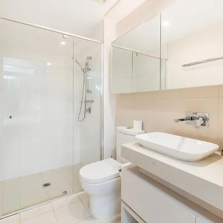 West End Artistic Neighborhood Apartment *