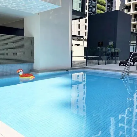 Chic 1br Retreat Heart Of Pool&gym Views Brisbane
