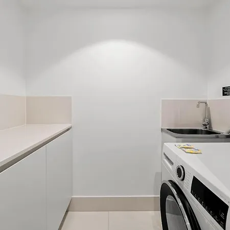 Queens Wharf - Beautiful 13th Floor Executive Apartment Brisbane