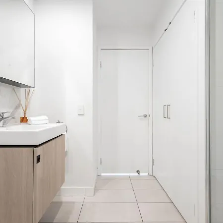 Hope Street Apartment *