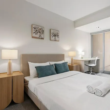 Premium Urban With Rooftop Pool And Views Apartment