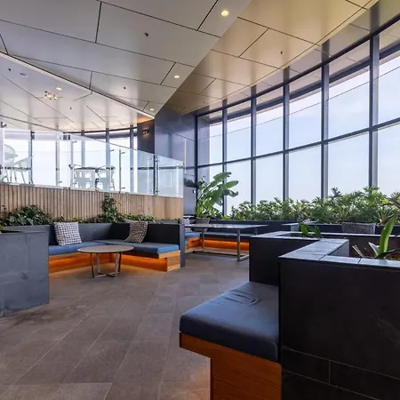 Lvl72 Breathtaking Views With Parking, Pool & Gym Apartment Brisbane