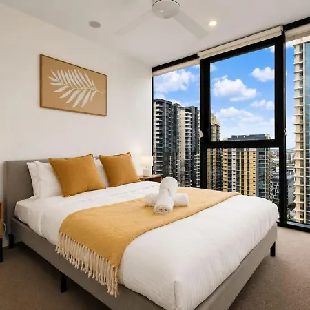 Level 22 Skyline Views With Sauna, Gym, Pool And Free Parking Apartment *