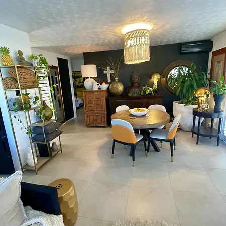 Apartment Opposite Sedgley Park *