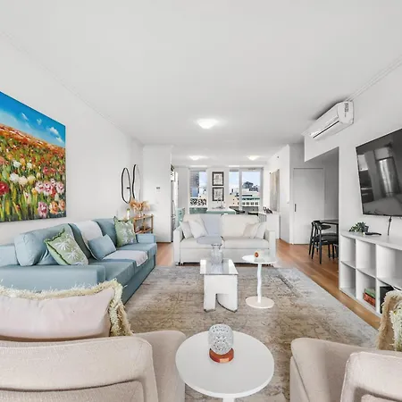 Apartment Entire Unit - 2 Pools - Sauna - Park - Cbd Views - Baby Ready