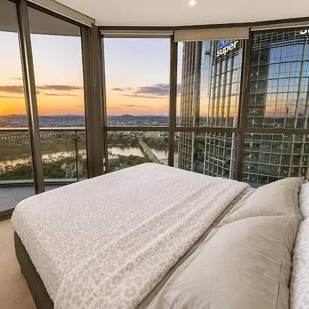 Queens Wharf Floor, 2 Bedrooms, 1 Parking *
