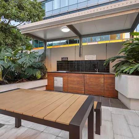 St With Story Bridge Views, Pool & Free Parking Brisbane
