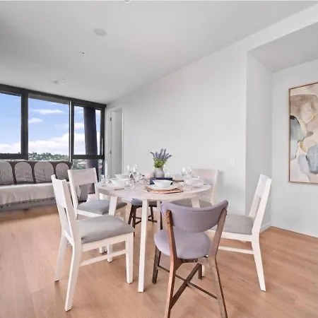 Skyhigh Retreat View And Shopping At Your Doorstep *