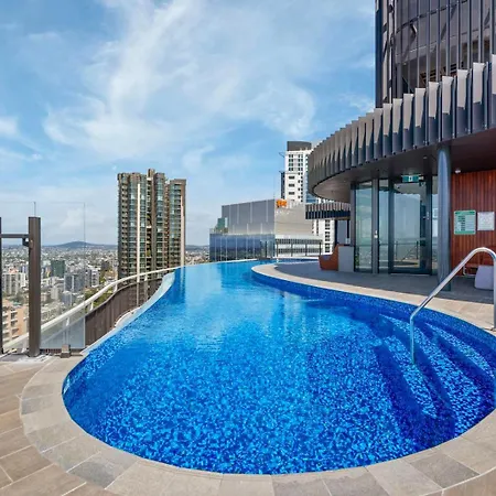 Apartment Modern 2br With River Views, Rooftop Pool, Parking *