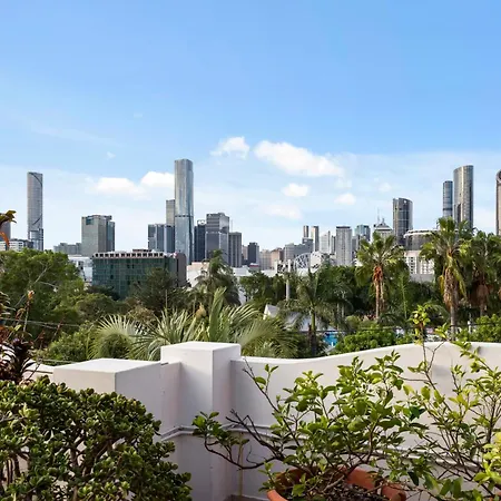 Apartment Spacious 2br With Wifi, Parking & Huge Balcony