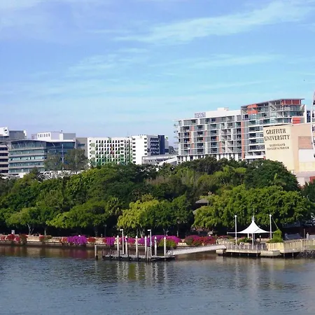 Southbank With Pool, Sauna & Parking Apartment