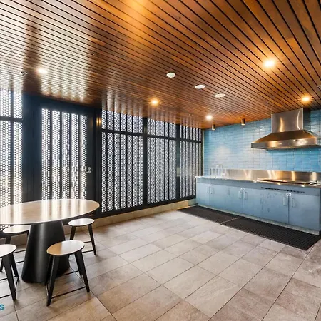Sky Tower 1br Luxe Retreat Pool & Gym * Brisbane