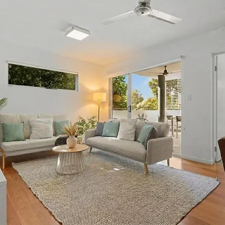 Apartment Bulimba Apartment - Ferry Access - Near Oxford St - Sleeps 8 - Baby & Work Ready
