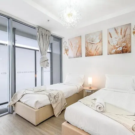 West End Artistic Neighborhood Apartment *