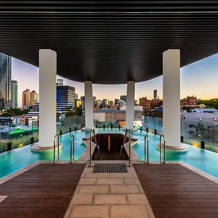 2br In Fv Flatiron | Pool, Gym, Train Brisbane