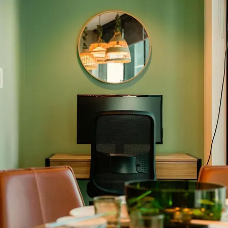 Sky Tower Luxe Retreat Pool & Gym Apartment Brisbane