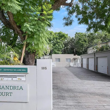 Alessandria - Simple Living Near River Brisbane