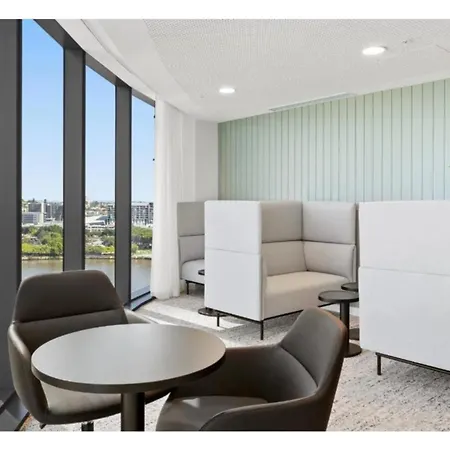 Sky High Luxury 2 Bedroom Cbd With Pool Gym And River Views