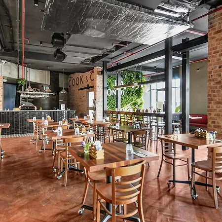 Apartment Compact Cbd | Pool & Gym Access