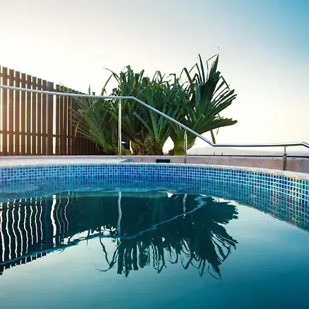 Modern Vibrant - 1 Bedroom Pool Gym Sauna *