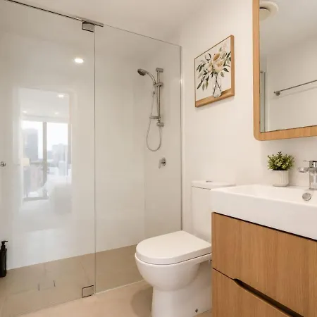 Level 22 Skyline Views With Sauna, Gym, Pool And Free Parking * Brisbane