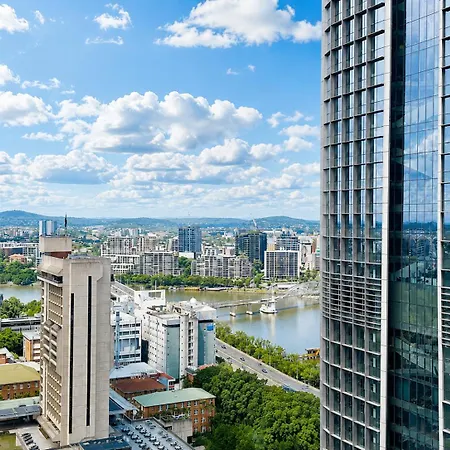 Apartment Skyline Poetry - Premium On The Star Bne -