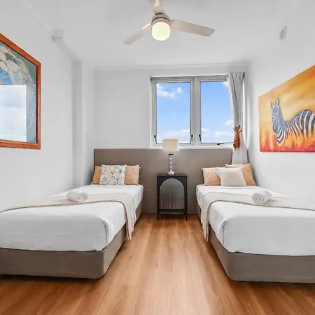 Entire Unit - 2 Pools - Sauna - Park - Cbd Views - Baby Ready Apartment