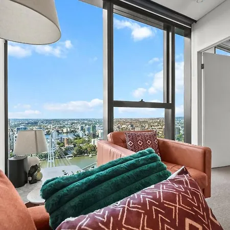 Level 43 Water Views - 2br - Sleeps 6 & Baby