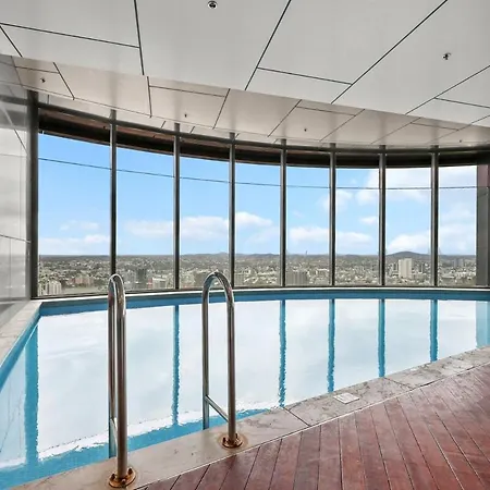 Level 43 Water Views - 2br - Sleeps 6 & Baby Apartment *
