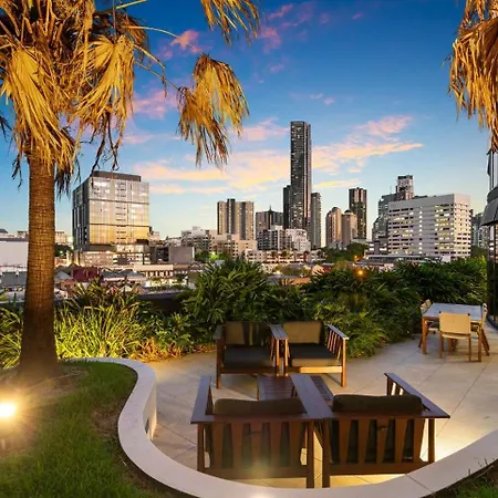 Apartment Skyline Sanctuary Luxe Valley *