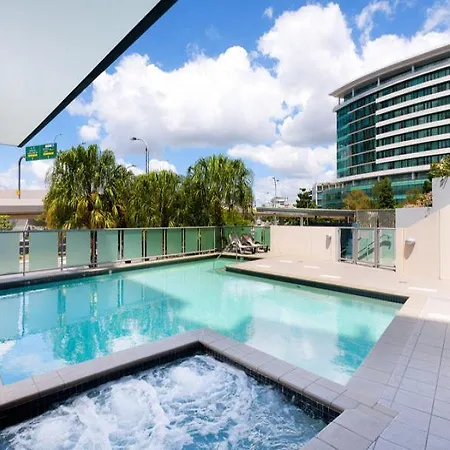 Apartment Spacious Riverside 2br Cbd Parking Pool & Gym