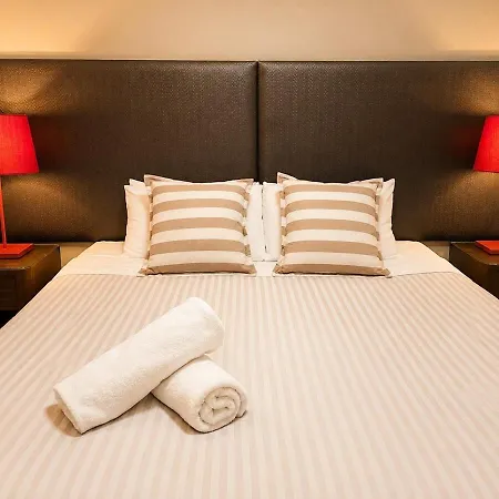 Queen Street Cbd With Balcony And Amenities C48 Brisbane