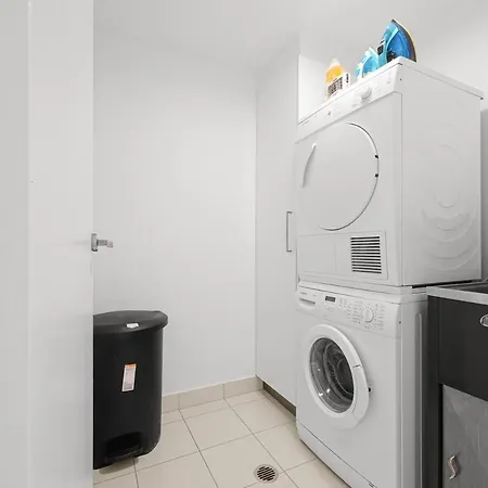 Bulimba Apartment - Ferry Access - Near Oxford St - Sleeps 8 - Baby & Work Ready Brisbane