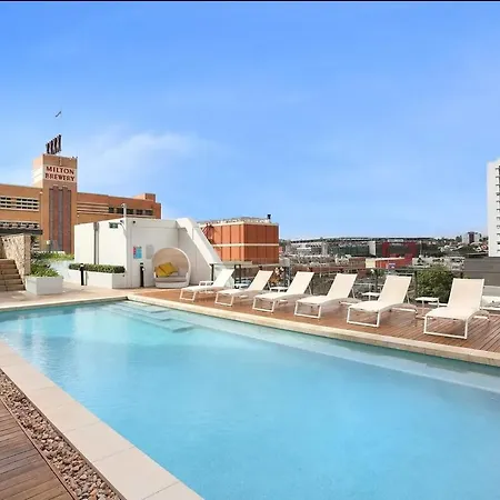Apartment Modern Living With Secure Parking! Brisbane