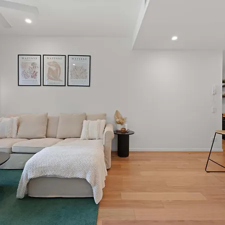 Luxury 2 Bed 2 Bath Parking Pool Gym & Sauna Brisbane