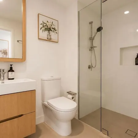 Apartment Level 22 Skyline Views With Sauna, Gym, Pool And Free Parking