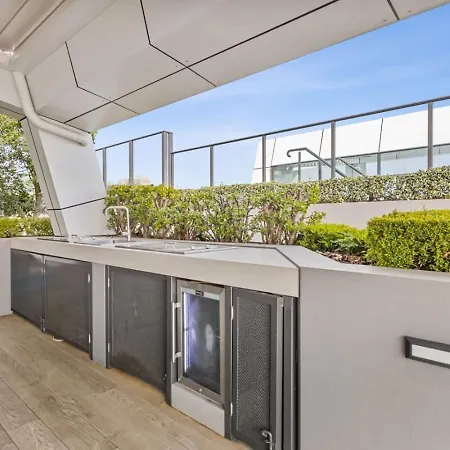 Apartment Walk To The Gabba With Rooftop Pool & Secure Carpark With Beautiful Views
