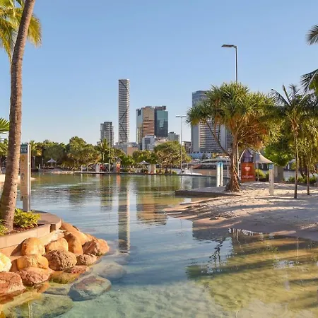 Cbd Next To Parkland! Amazing Views! Apartment *