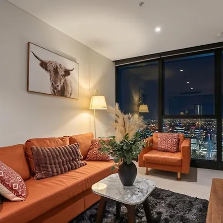 Level 43 Water Views - 2br - Sleeps 6 & Baby Apartment *
