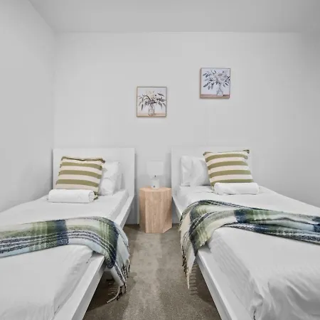 Apartment Skyhigh Retreat View And Shopping At Your Doorstep *